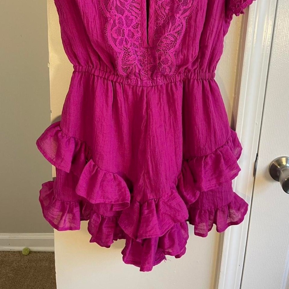 Forever 21 Magenta Lace Ruffle Romper Keyhole Neck Fuchsia Small - Picture 2 of 7